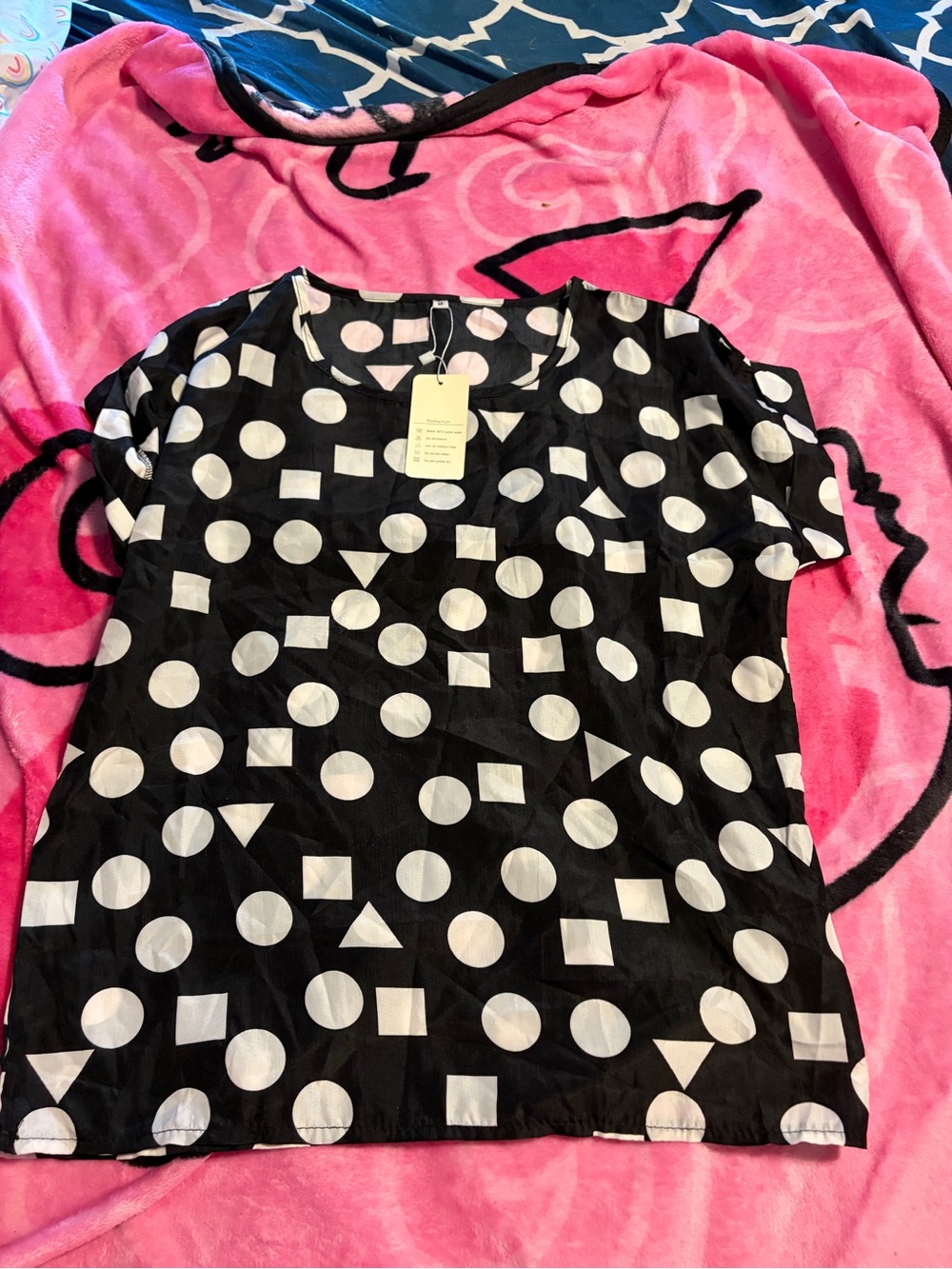 Women’s Black and White Geometric Polka Dot Short Sleeve Top